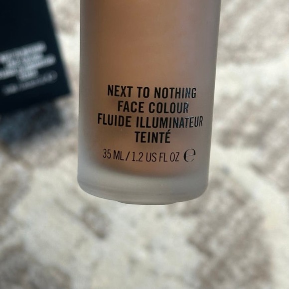 NEW - MAC Foundation "Next To Nothing" Face Colour in Dark Plus - 35 ML/1.20 OZ - Picture 3 of 10